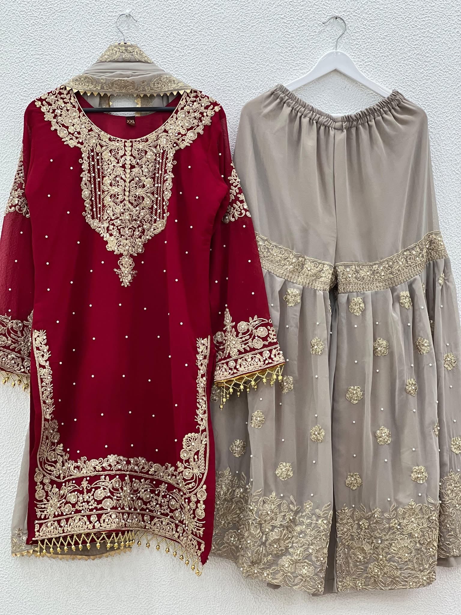 Pakistani contrast kurtha set