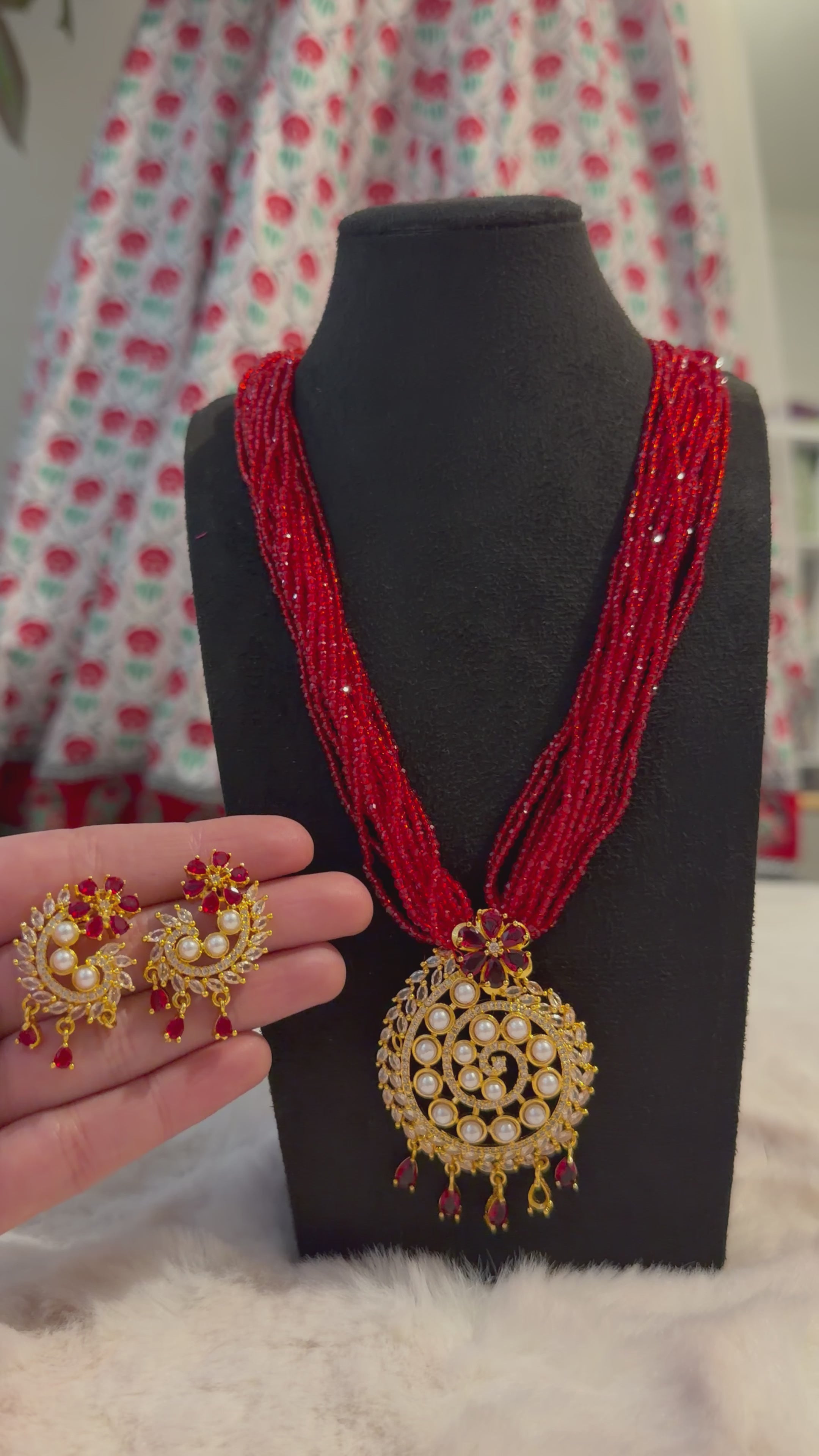 Hydro crystal pendent with pearls and earrings